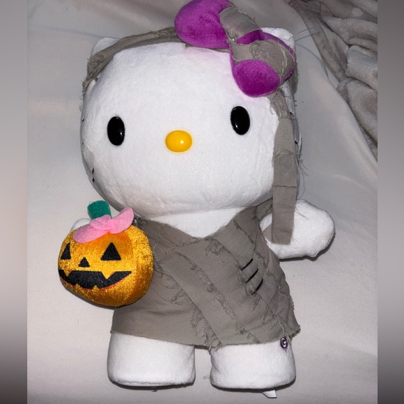 Hello Kitty Halloween Stepper - Picture 2 of 3